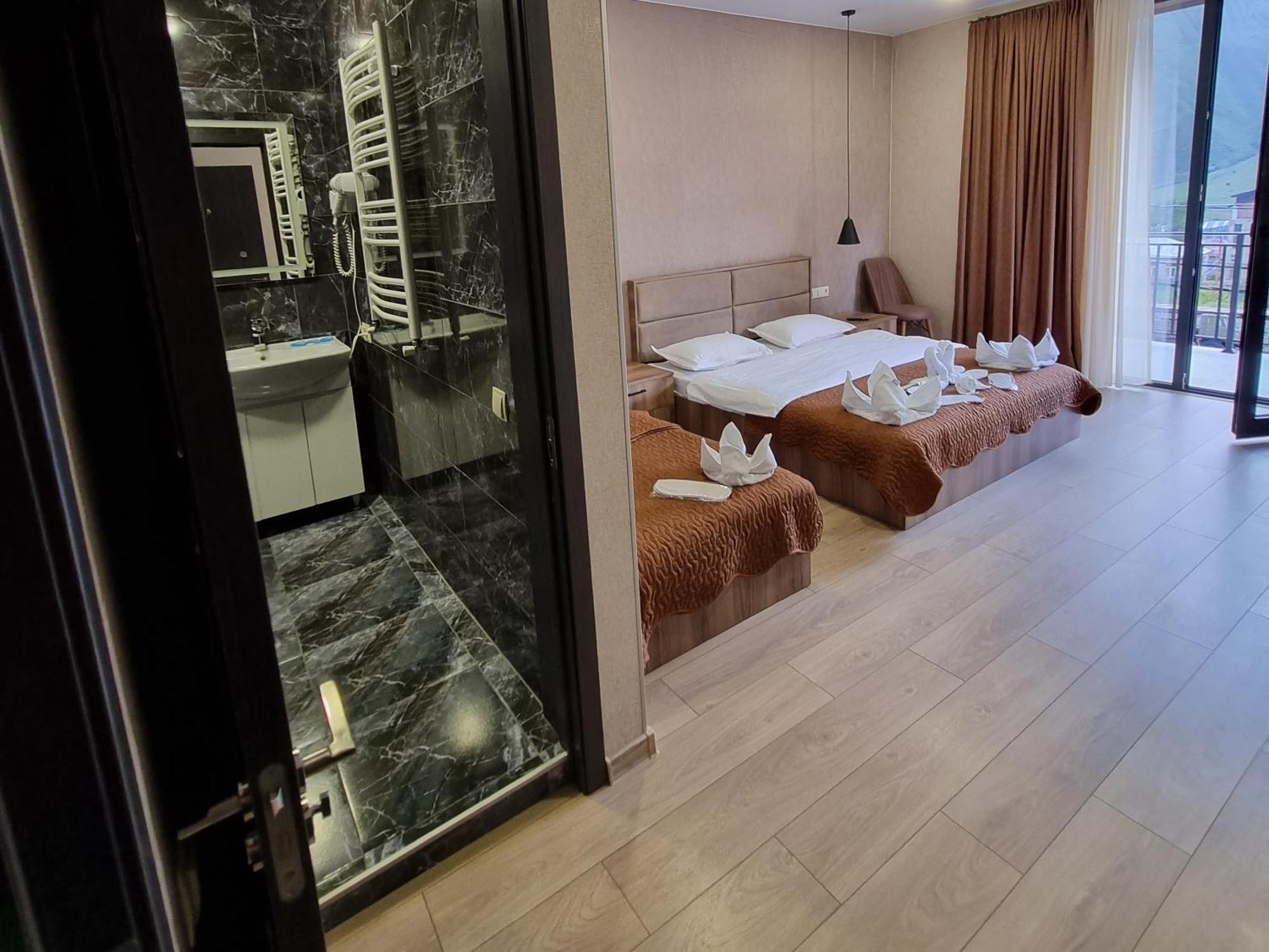 Hotel Sweet Night Stepancminda Pokoj fotografie